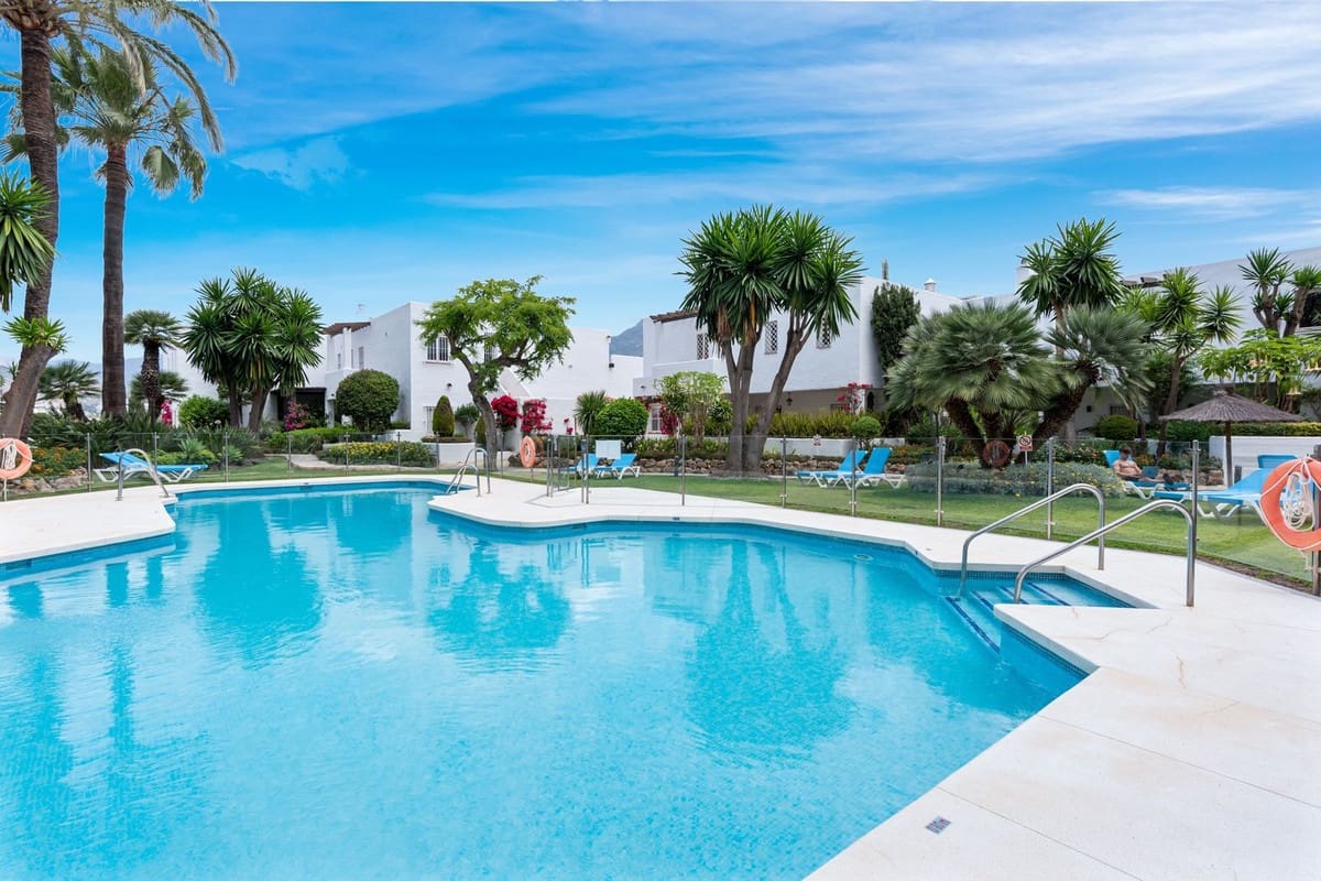Ático de 3 habitaciones en Nueva Andalucia en venta con piscina garaje - 695.000 € (Ref: 7921808)