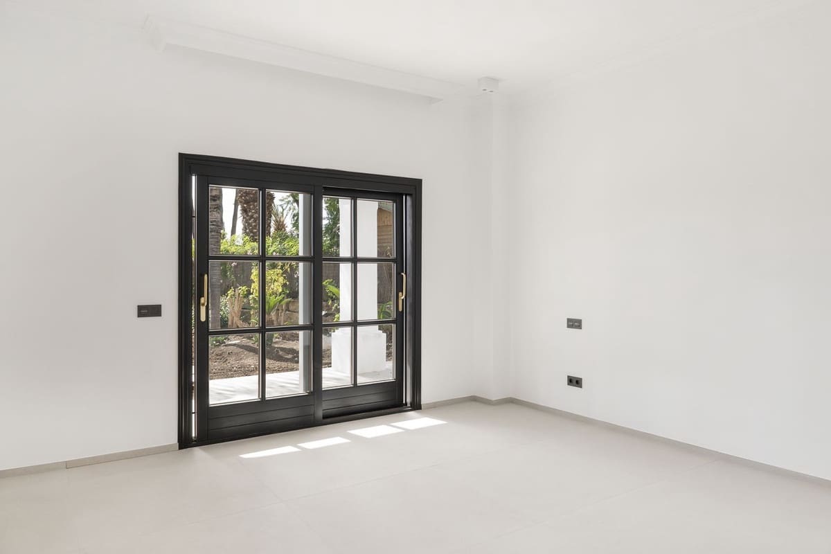 6 soverom Villa til salgs i El Paraiso med garasje - € 2 995 000 (Ref: 7921818)