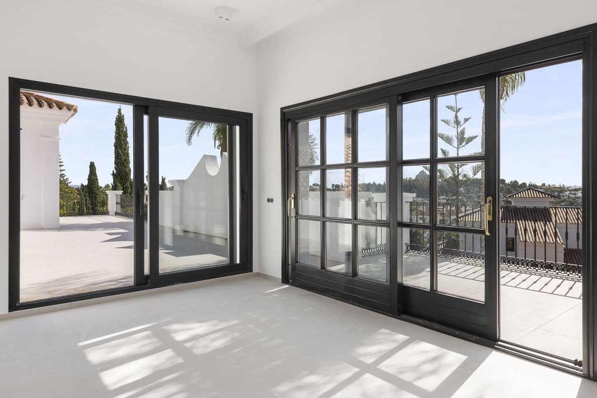 6 soverom Villa til salgs i El Paraiso med garasje - € 2 995 000 (Ref: 7921818)