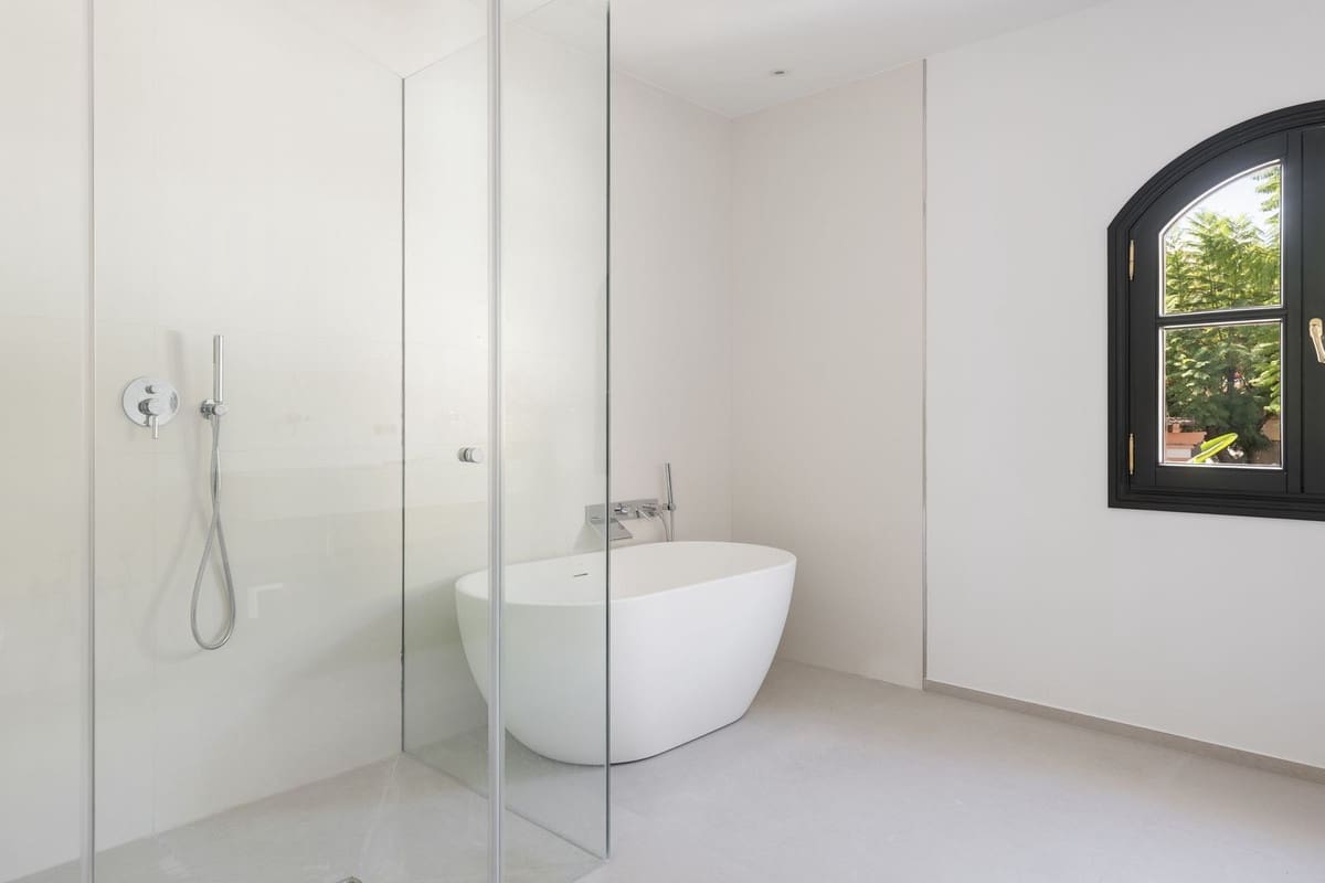 6 soverom Villa til salgs i El Paraiso med garasje - € 2 995 000 (Ref: 7921818)