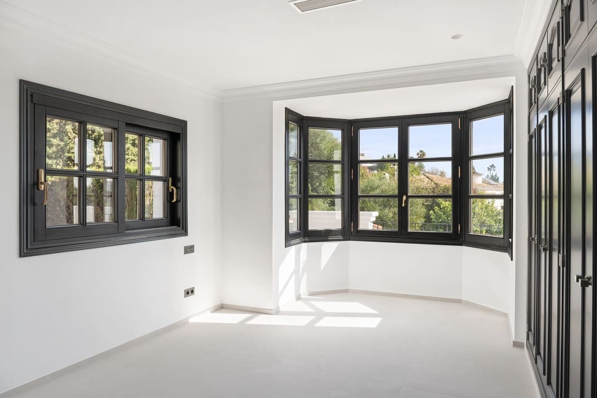 6 soverom Villa til salgs i El Paraiso med garasje - € 2 995 000 (Ref: 7921818)