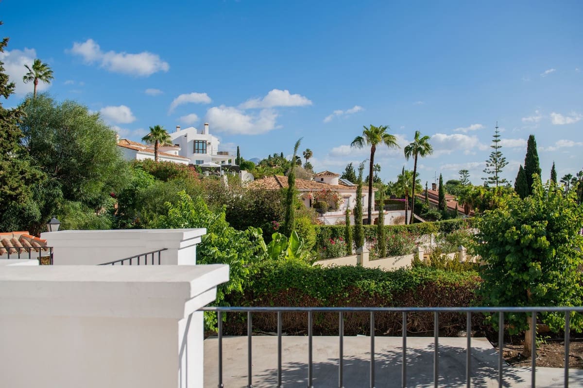 6 soverom Villa til salgs i El Paraiso med garasje - € 2 995 000 (Ref: 7921818)