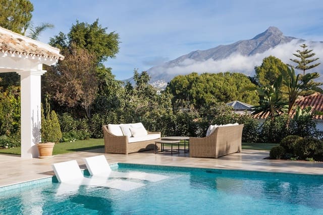 5 sypialnia Willa na sprzedaż w Las Brisas, Marbella z basenem garażem - 5 495 000 € (Ref: 8077133)