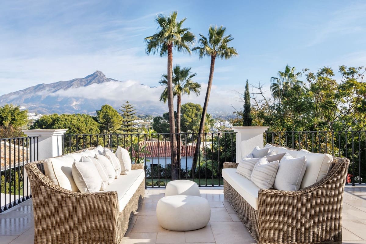 5 soverom Villa til salgs i Nueva Andalucia med svømmebasseng garasje - € 5 495 000 (Ref: 8077133)