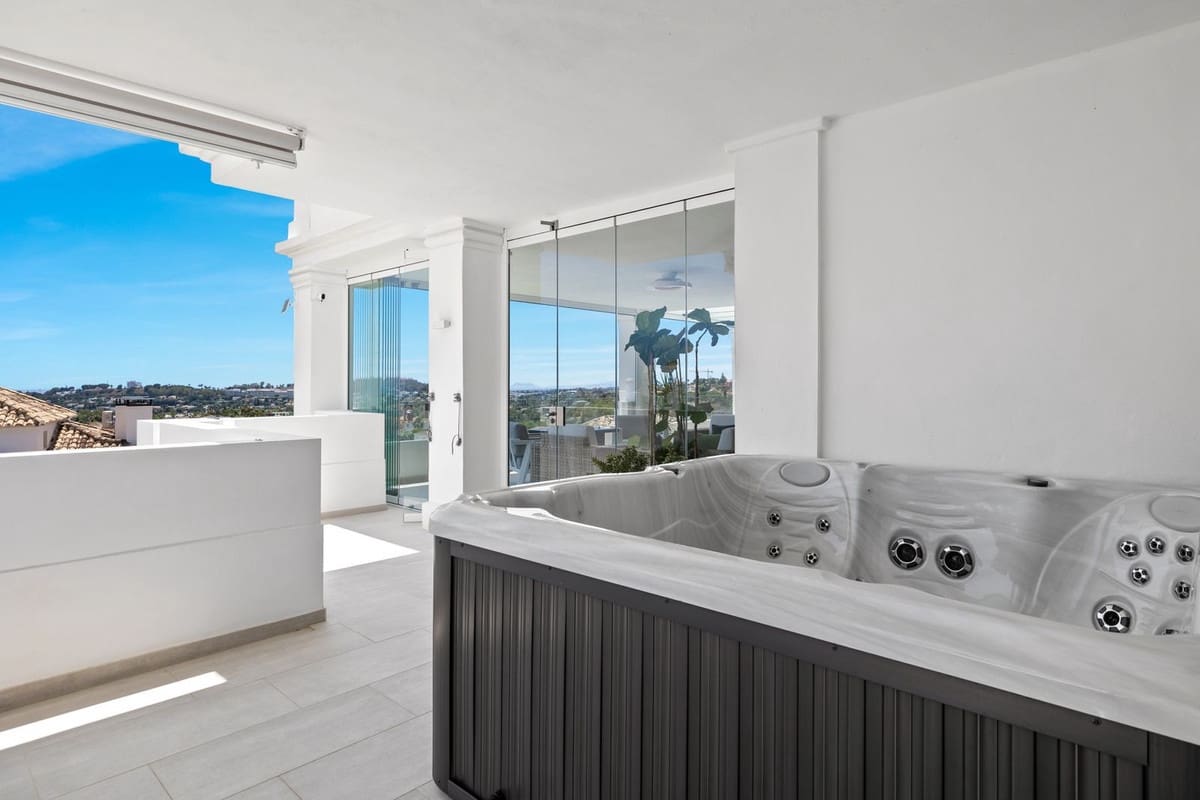 7 soverom Leilighet til salgs i Nueva Andalucia med svømmebasseng garasje - € 3 950 000 (Ref: 8077141)