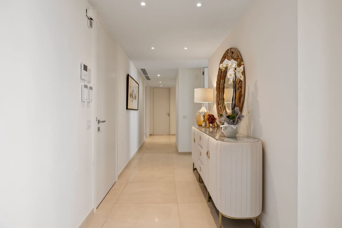 7 soverom Leilighet til salgs i Nueva Andalucia med svømmebasseng garasje - € 3 950 000 (Ref: 8077141)