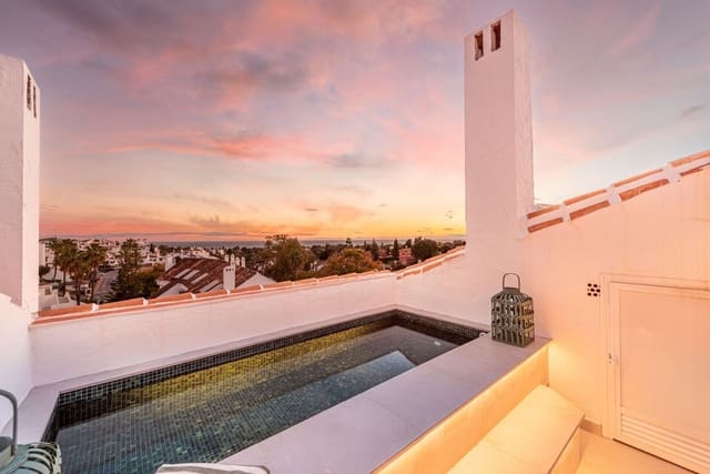 3 bedroom Penthouse for sale in Nueva Andalucía Centro, Marbella with pool garage - € 895,000 (Ref: 8094253)