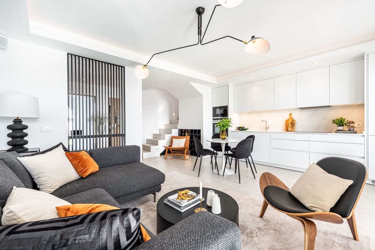3 sypialnia Penthouse na sprzedaż w Nueva Andalucia z basenem garażem - 895 000 € (Ref: 8094253)