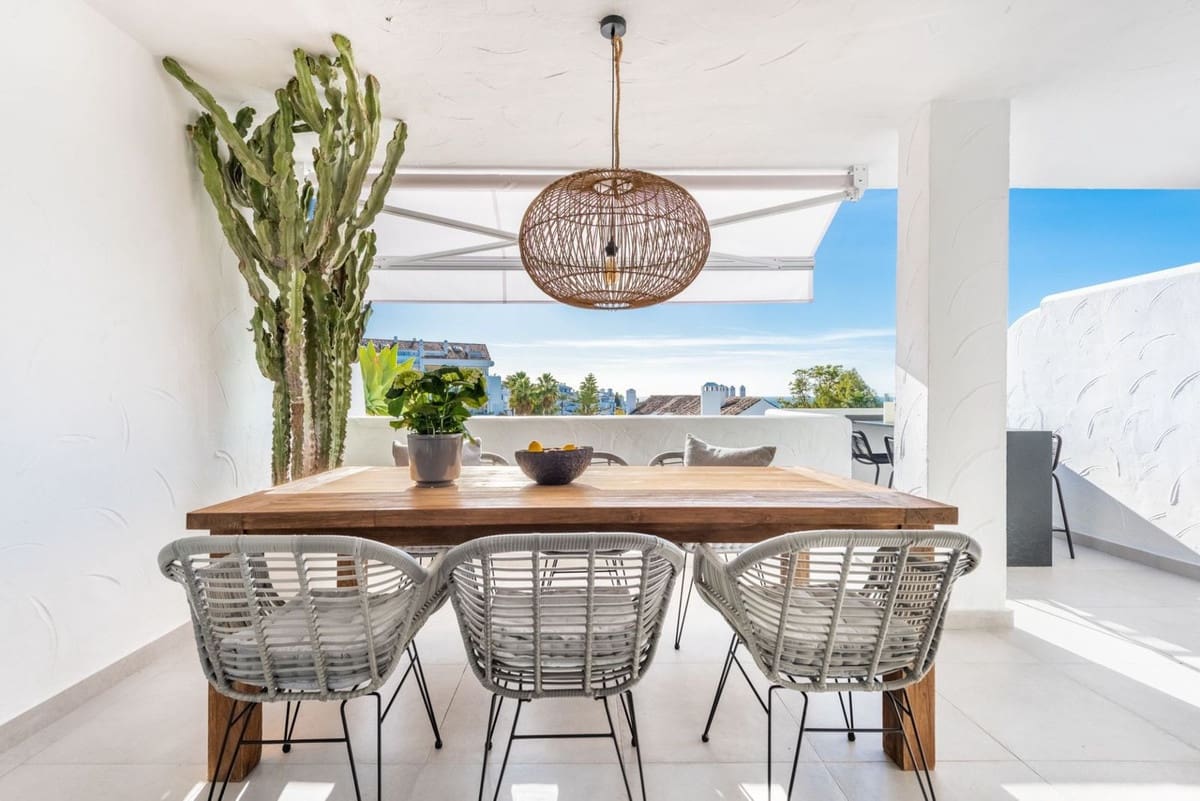 3 sypialnia Penthouse na sprzedaż w Nueva Andalucia z basenem garażem - 895 000 € (Ref: 8094253)