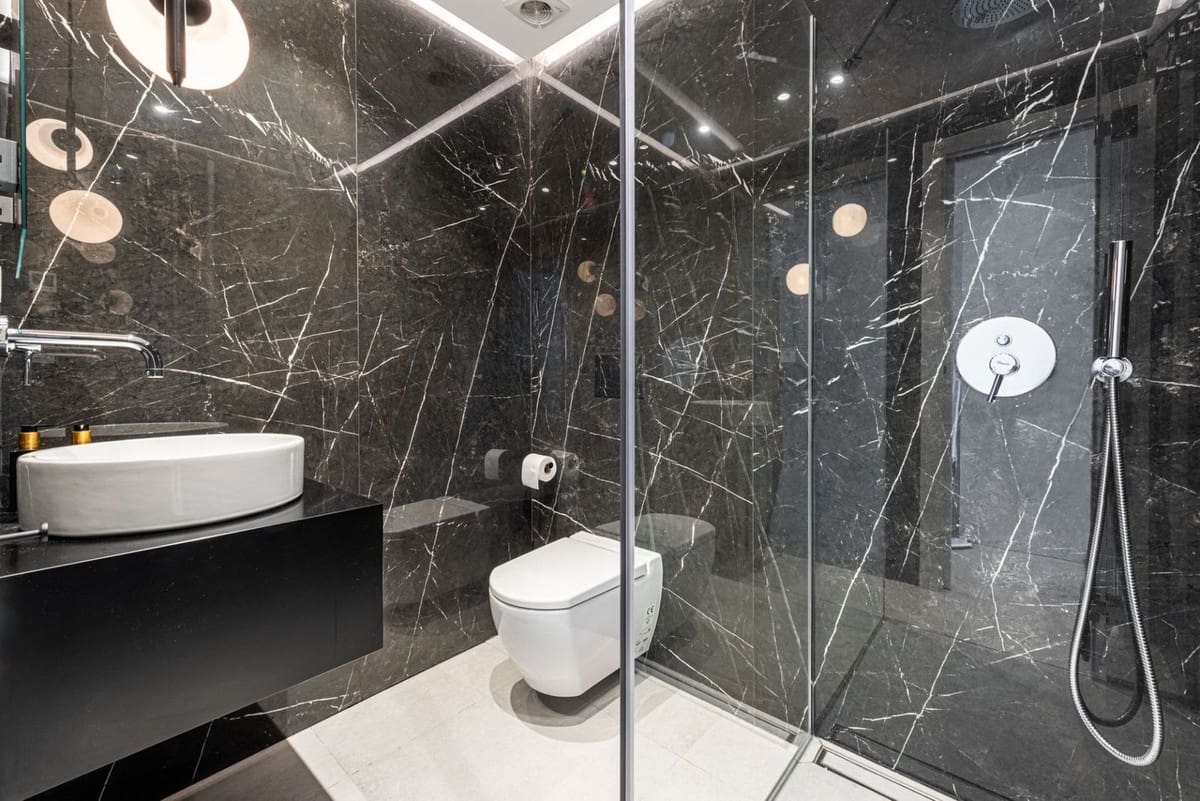 3 sypialnia Penthouse na sprzedaż w Nueva Andalucia z basenem garażem - 895 000 € (Ref: 8094253)