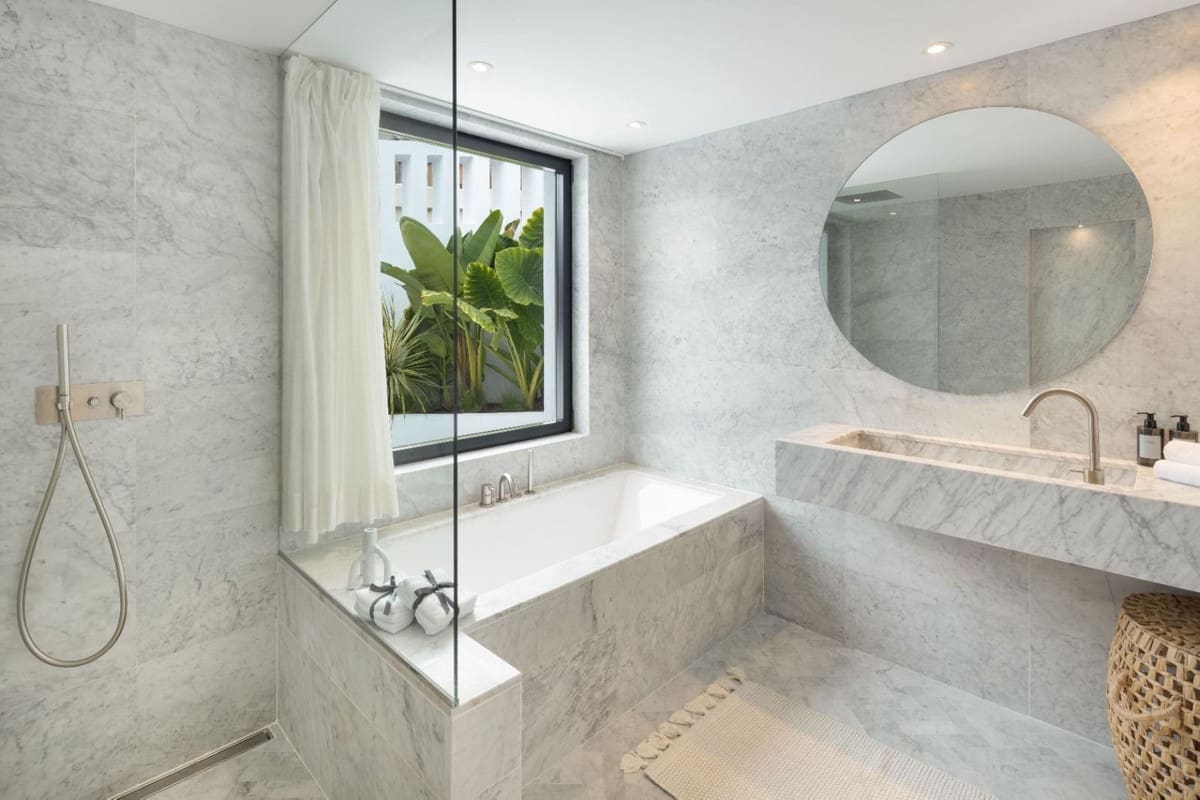 4 slaapkamer Villa te koop in Nueva Andalucia met zwembad - € 3.850.000 (Ref: 8157736)