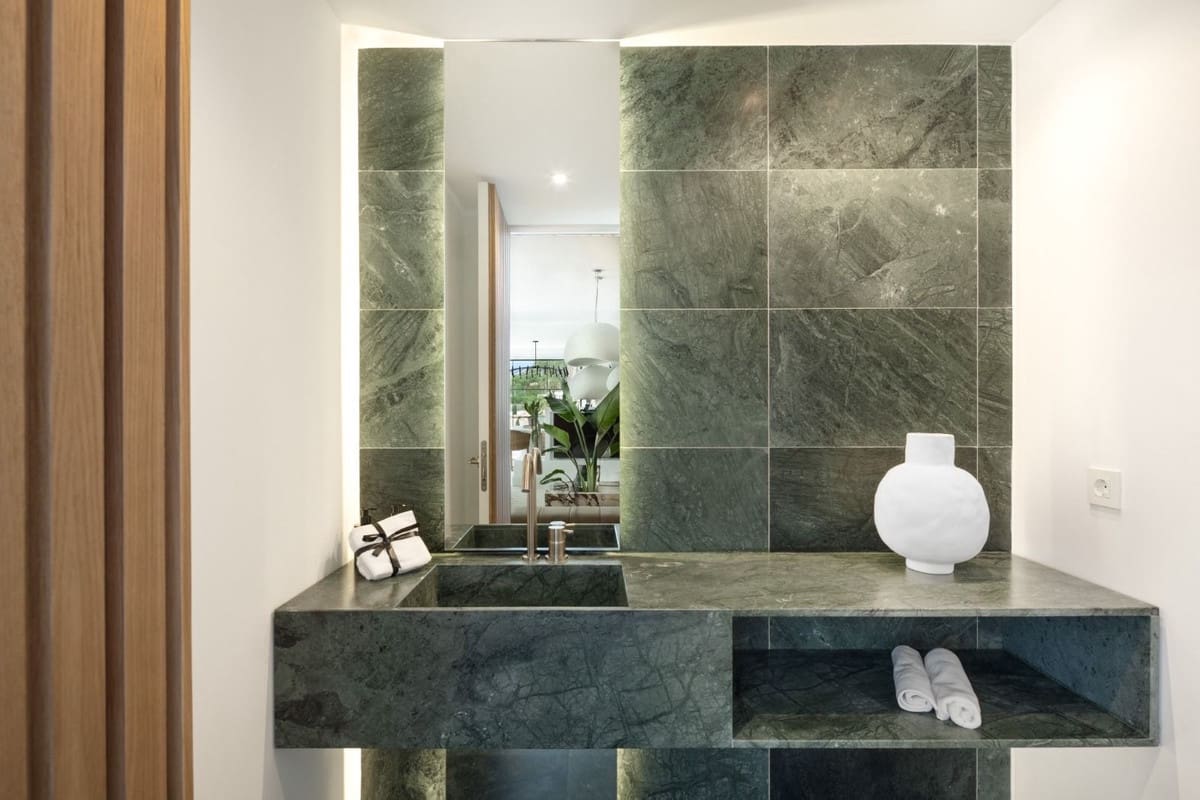 4 slaapkamer Villa te koop in Nueva Andalucia met zwembad - € 3.850.000 (Ref: 8157736)