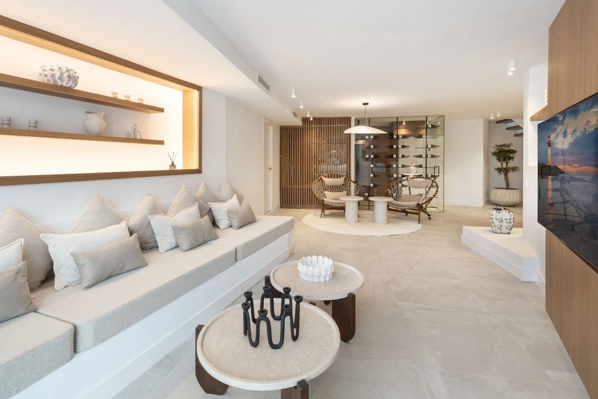 Chalet de 4 habitaciones en Nueva Andalucia en venta con piscina - 3.850.000 € (Ref: 8157736)