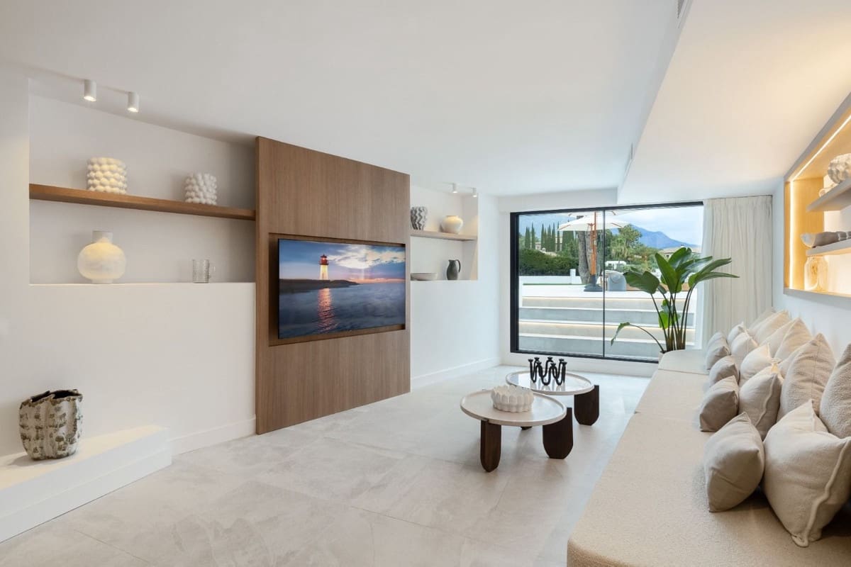 Chalet de 4 habitaciones en Nueva Andalucia en venta con piscina - 3.850.000 € (Ref: 8157736)