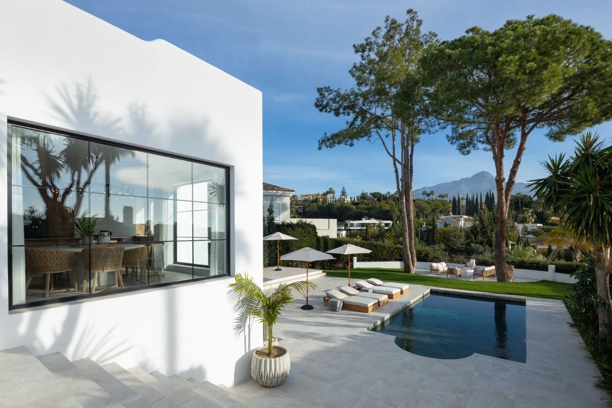 Chalet de 4 habitaciones en Nueva Andalucia en venta con piscina - 3.850.000 € (Ref: 8157736)