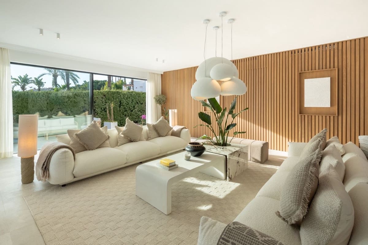 Chalet de 4 habitaciones en Nueva Andalucia en venta con piscina - 3.850.000 € (Ref: 8157736)