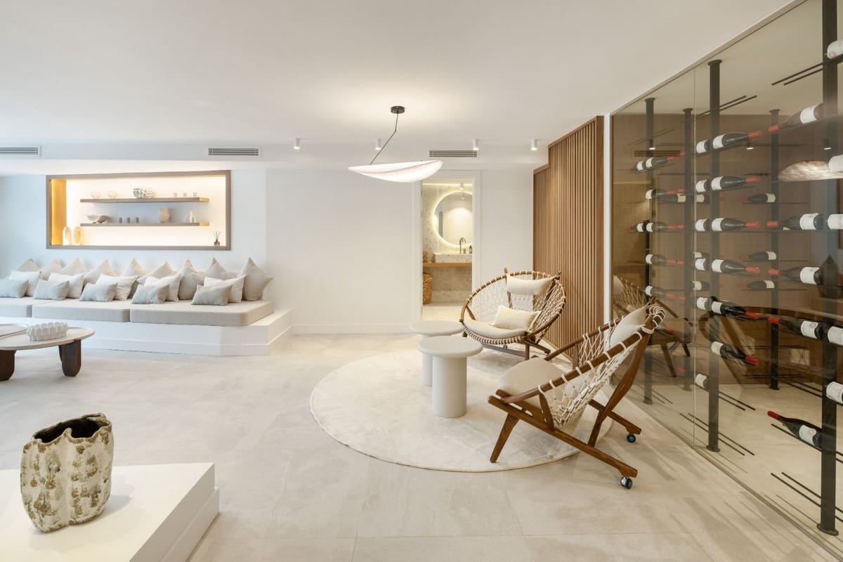 Chalet de 4 habitaciones en Nueva Andalucia en venta con piscina - 3.850.000 € (Ref: 8157736)