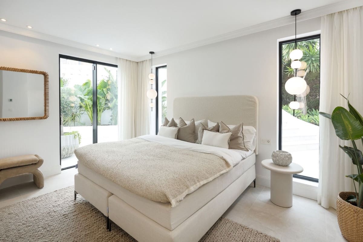 Chalet de 4 habitaciones en Nueva Andalucia en venta con piscina - 3.850.000 € (Ref: 8157736)