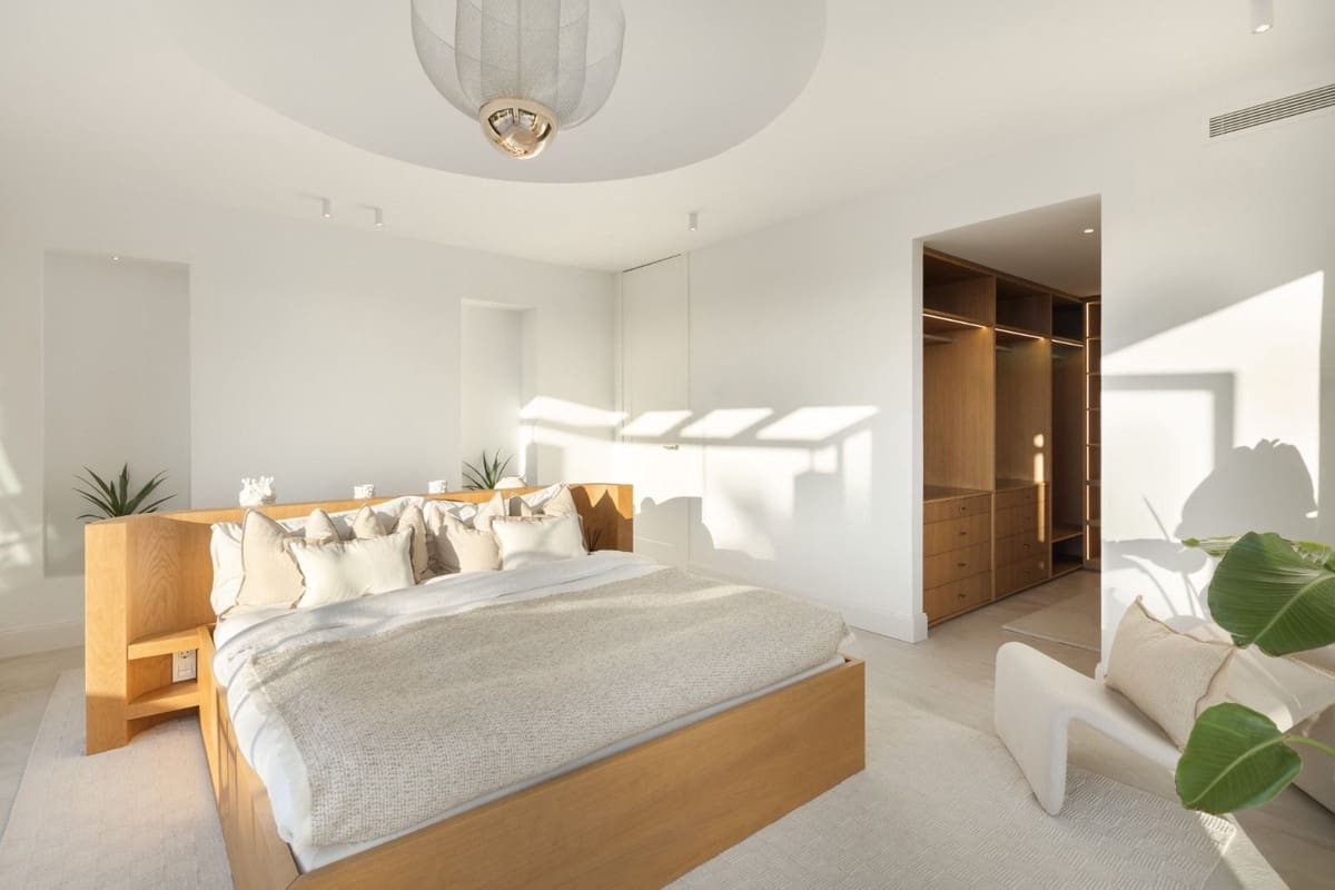 Chalet de 4 habitaciones en Nueva Andalucia en venta con piscina - 3.850.000 € (Ref: 8157736)