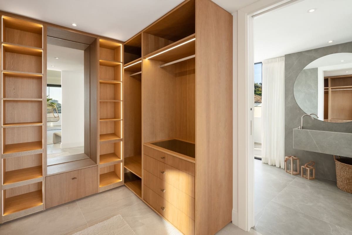 Chalet de 4 habitaciones en Nueva Andalucia en venta con piscina - 3.850.000 € (Ref: 8157736)