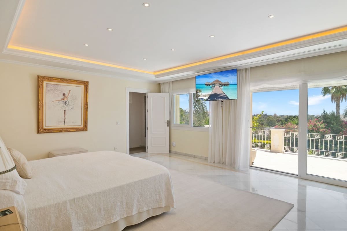 6 soverom Villa til salgs i Nueva Andalucia med svømmebasseng garasje - € 6 900 000 (Ref: 8173973)
