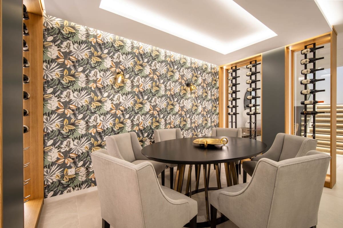 4 sypialnia Willa na sprzedaż w Nueva Andalucia z basenem garażem - 3 250 000 € (Ref: 8222348)