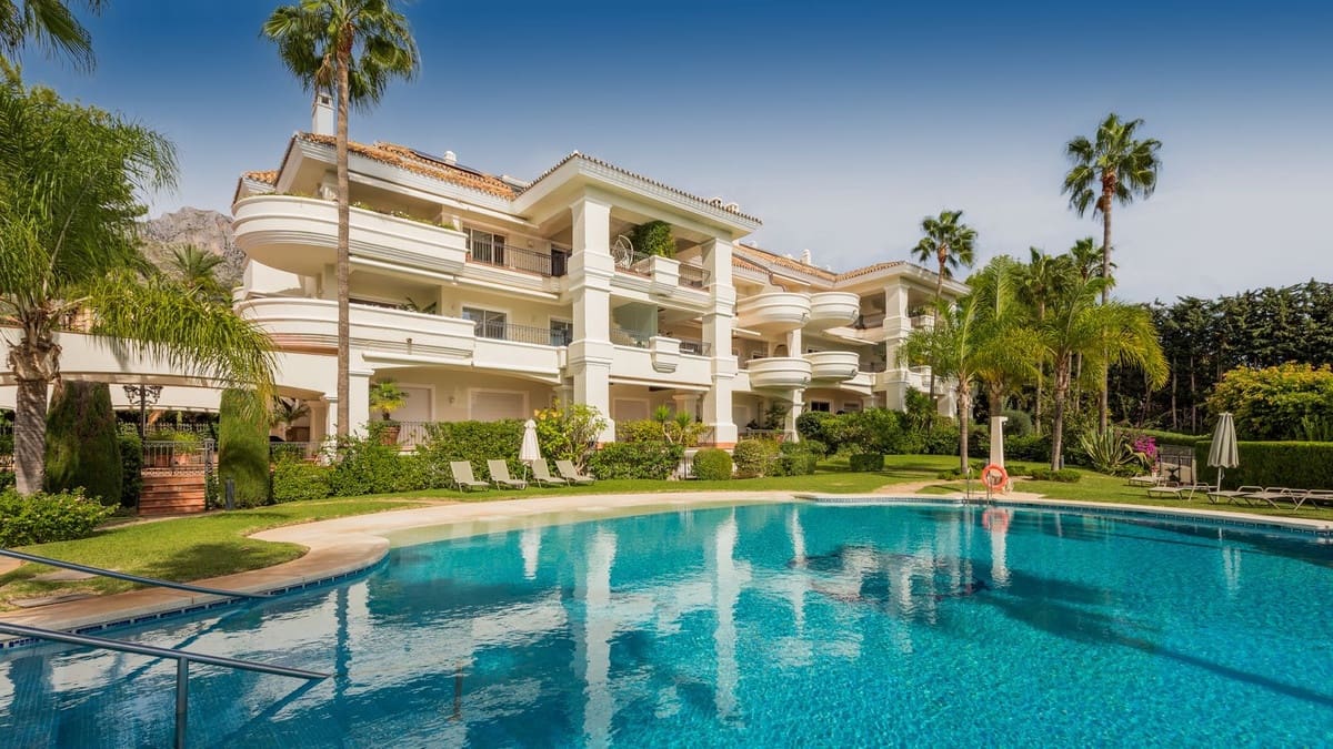 3 bedroom Apartment for sale in Golden Mile with pool garage - € 2,650,000 (Ref: 8250109)