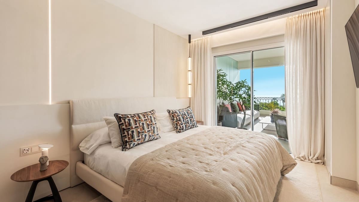 3 bedroom Apartment for sale in Golden Mile with pool garage - € 2,650,000 (Ref: 8250109)