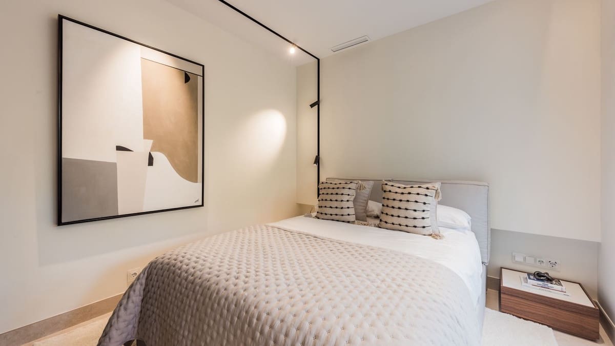 3 bedroom Apartment for sale in Golden Mile with pool garage - € 2,650,000 (Ref: 8250109)