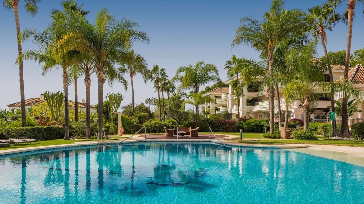 3 bedroom Apartment for sale in Golden Mile with pool garage - € 2,650,000 (Ref: 8250109)
