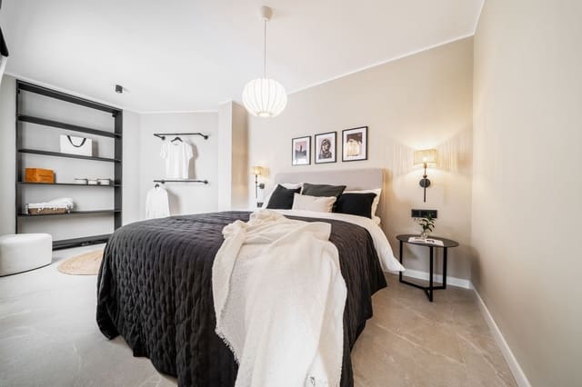 4 bedroom Apartment for sale in Nueva Andalucía Centro, Marbella with pool garage - € 725,000 (Ref: 8290285)