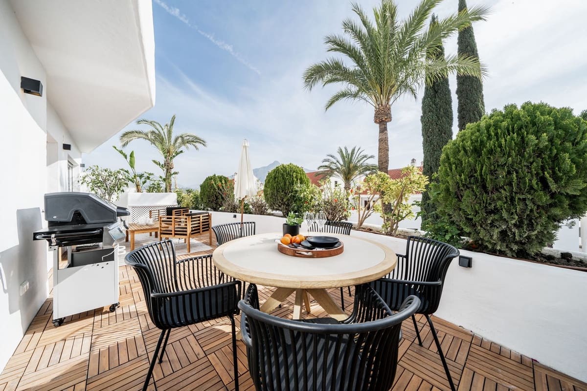 4 sovrum Lägenhet till salu i Nueva Andalucia med pool garage - 725 000 € (Ref: 8290285)