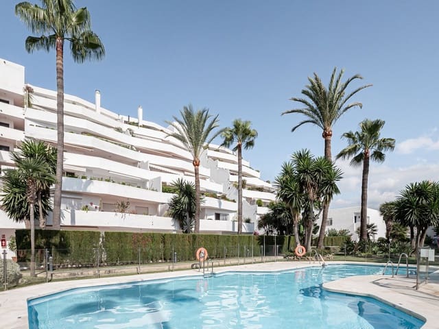 4 bedroom Apartment for sale in Nueva Andalucía Centro, Marbella with pool garage - € 725,000 (Ref: 8290285)