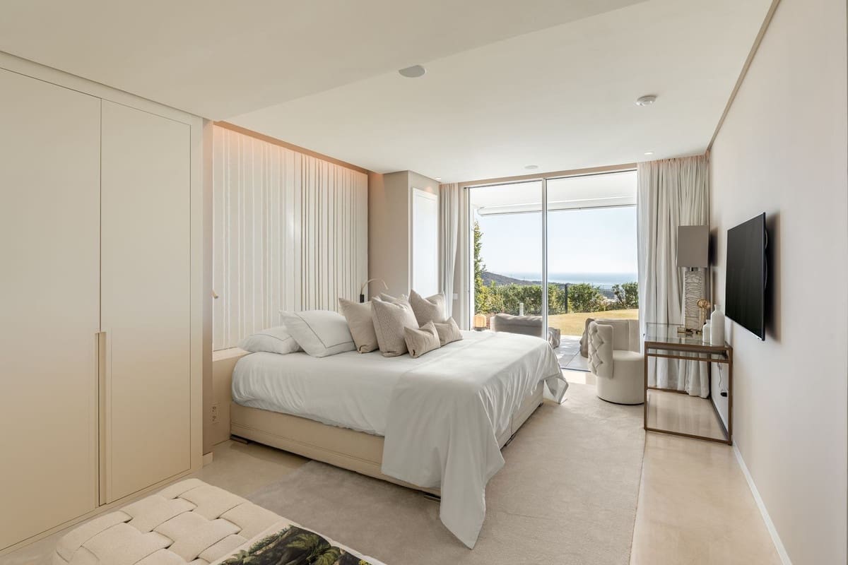3 bedroom Apartment for sale in Marbella with pool garage - € 2,195,000 (Ref: 8363496)