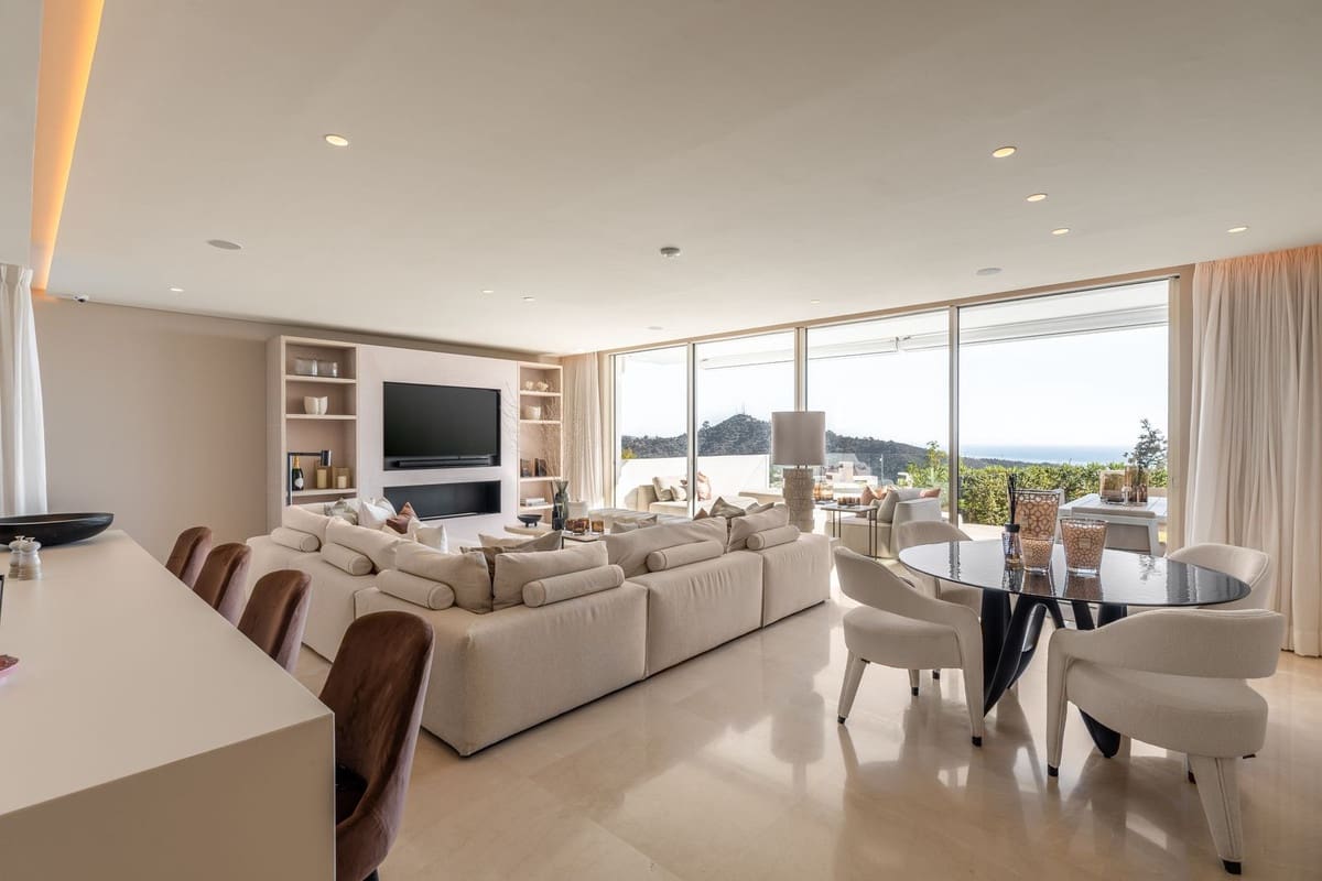 3 bedroom Apartment for sale in Marbella with pool garage - € 2,195,000 (Ref: 8363496)