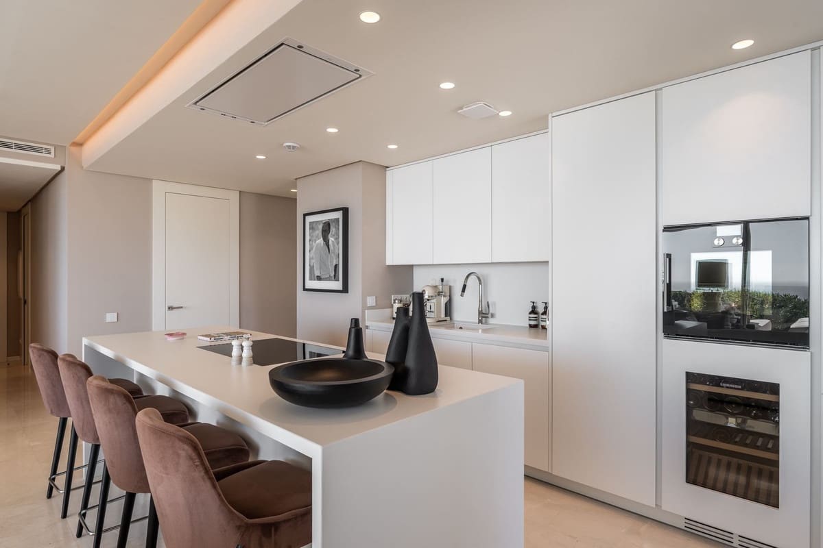 3 bedroom Apartment for sale in Marbella with pool garage - € 2,195,000 (Ref: 8363496)