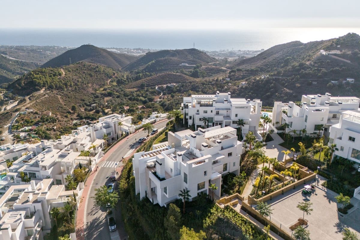 3 bedroom Apartment for sale in Marbella with pool garage - € 2,195,000 (Ref: 8363496)