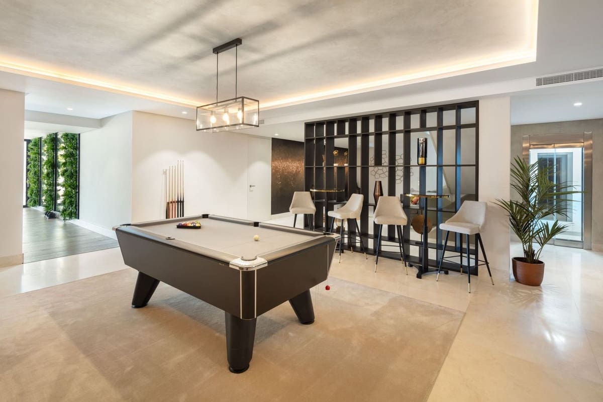 7 bedroom Villa for sale in Benahavis with pool garage - € 7,650,000 (Ref: 8382758)