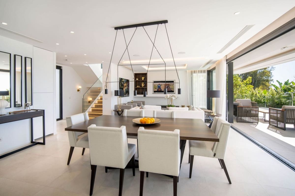 4 sypialnia Willa na sprzedaż w Nueva Andalucia z basenem garażem - 3 250 000 € (Ref: 8498651)