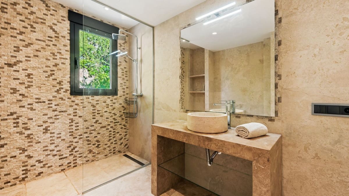 5 soveværelse Villa til salg i Nueva Andalucia med swimmingpool garage - € 2.500.000 (Ref: 8519027)