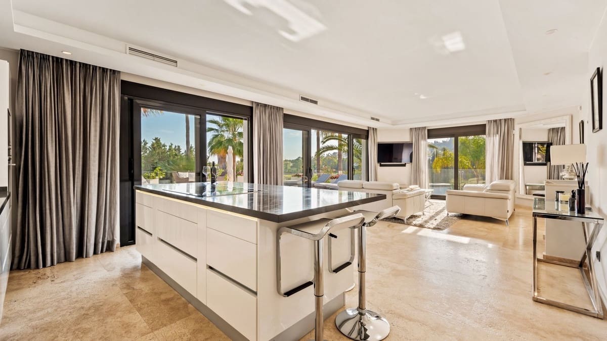 5 soveværelse Villa til salg i Nueva Andalucia med swimmingpool garage - € 2.500.000 (Ref: 8519027)