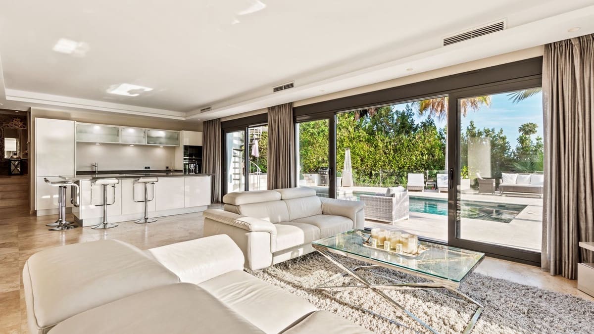 5 soveværelse Villa til salg i Nueva Andalucia med swimmingpool garage - € 2.500.000 (Ref: 8519027)