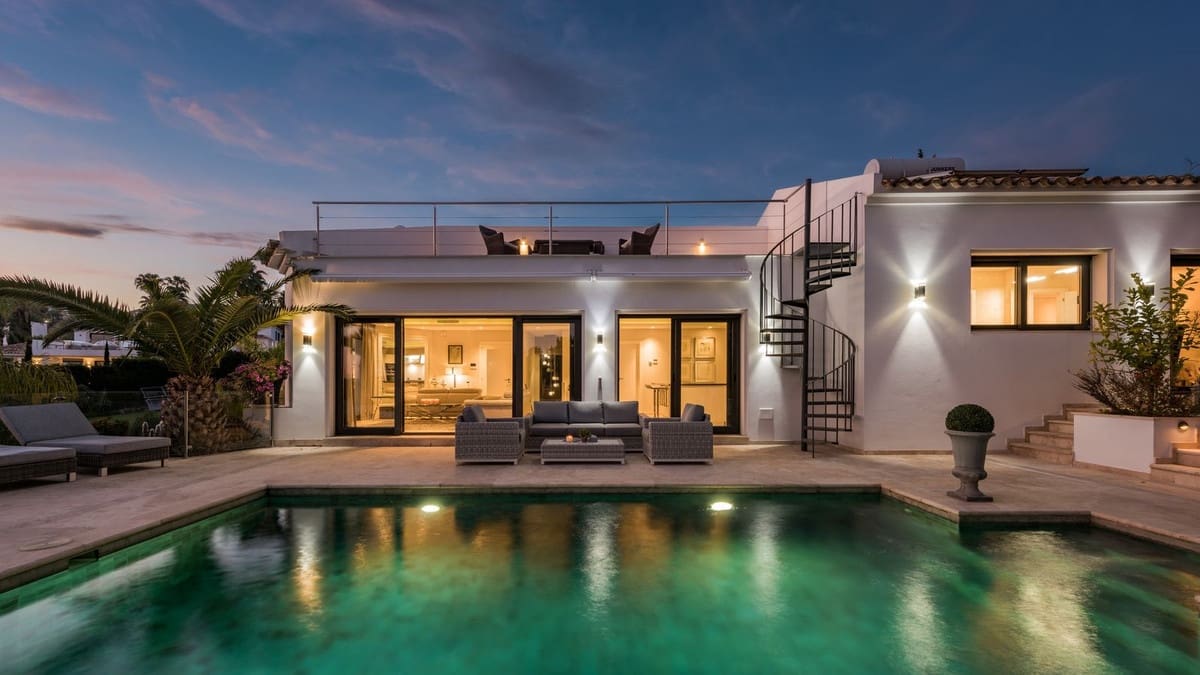 5 soveværelse Villa til salg i Nueva Andalucia med swimmingpool garage - € 2.500.000 (Ref: 8519027)