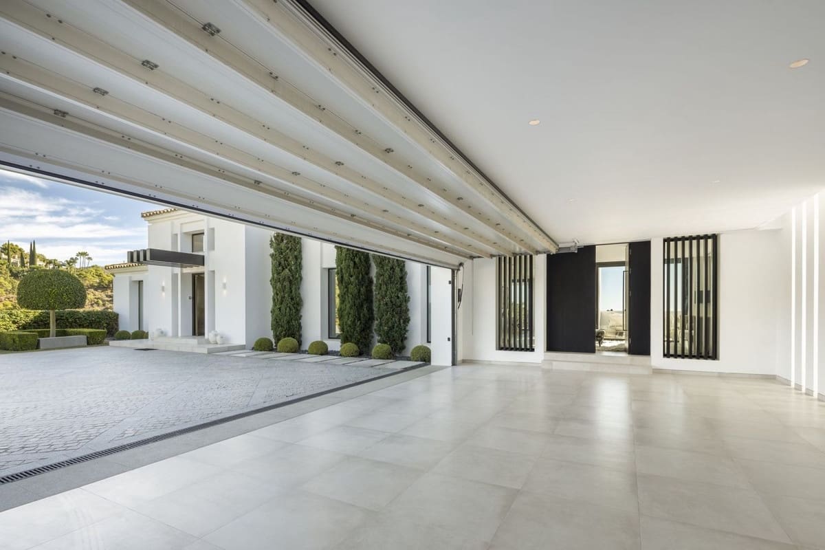 5 soverom Villa til salgs i El Madronal med svømmebasseng garasje - € 6 750 000 (Ref: 8529387)