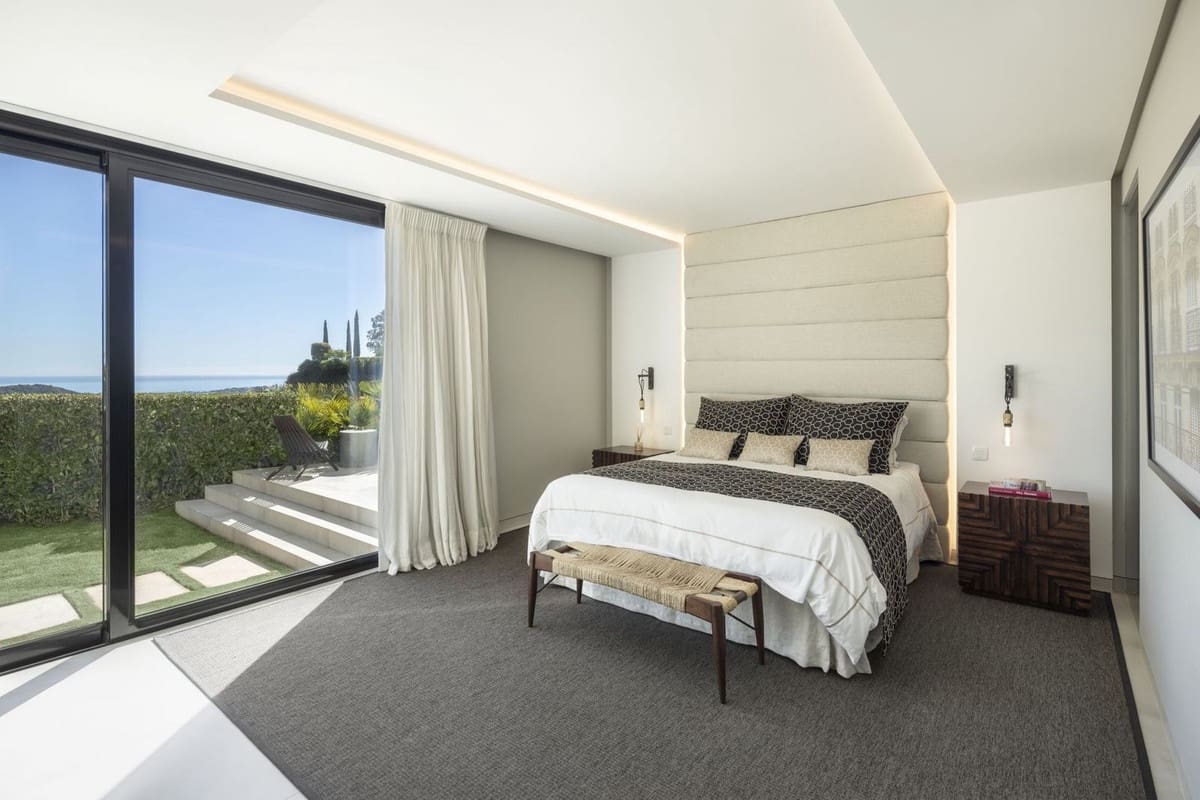 5 soverom Villa til salgs i El Madronal med svømmebasseng garasje - € 6 750 000 (Ref: 8529387)