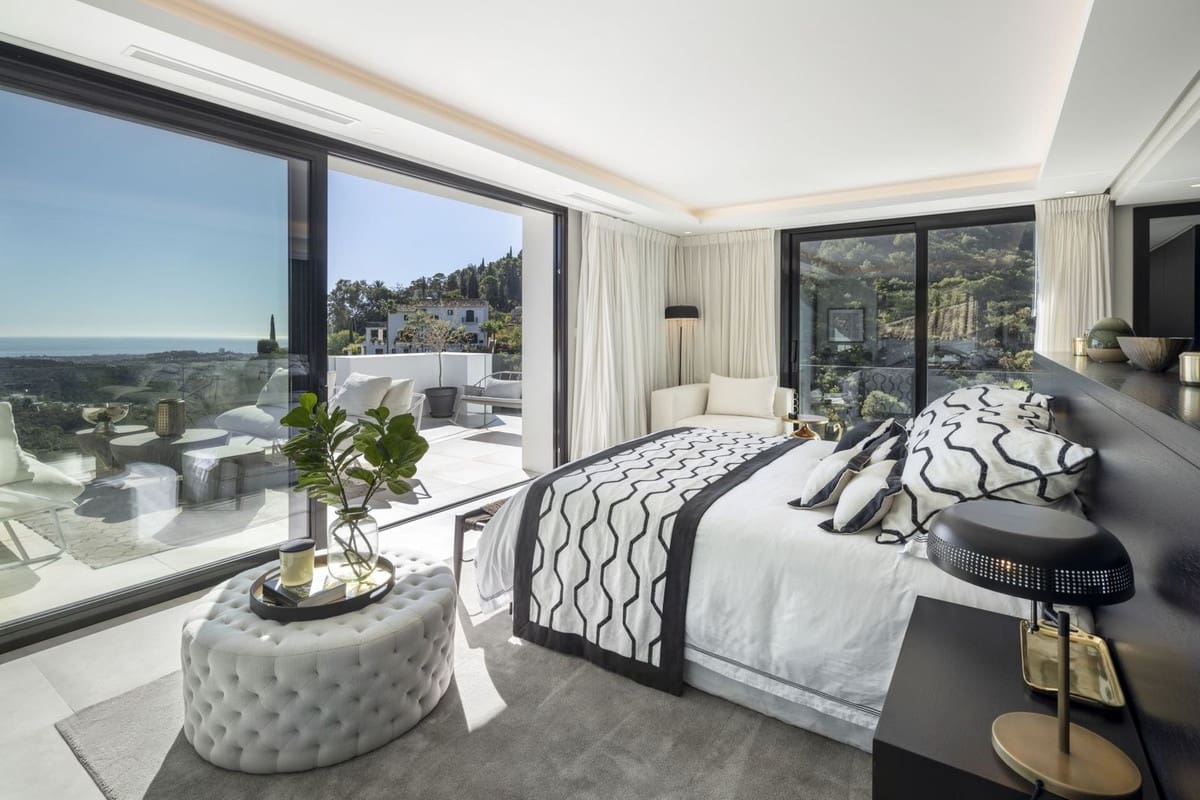 5 soverom Villa til salgs i El Madronal med svømmebasseng garasje - € 6 750 000 (Ref: 8529387)