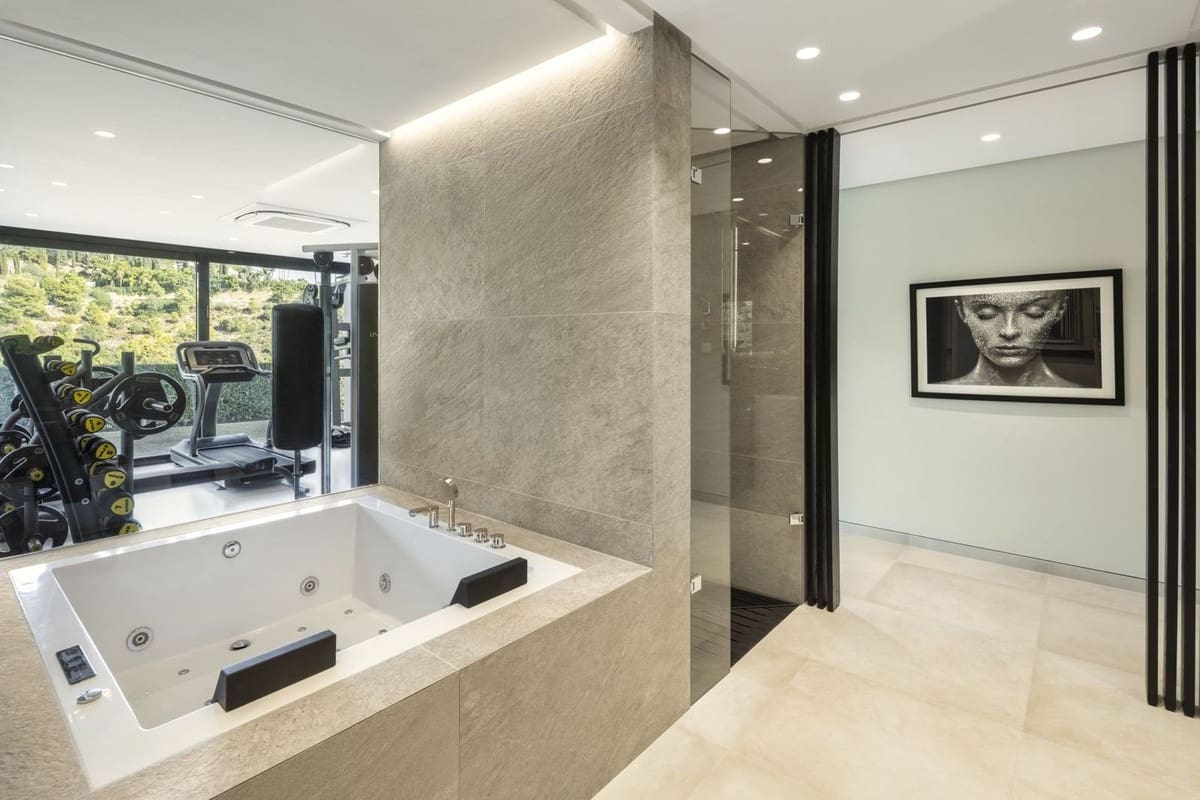 5 sypialnia Willa na sprzedaż w El Madronal z basenem garażem - 6 750 000 € (Ref: 8529387)