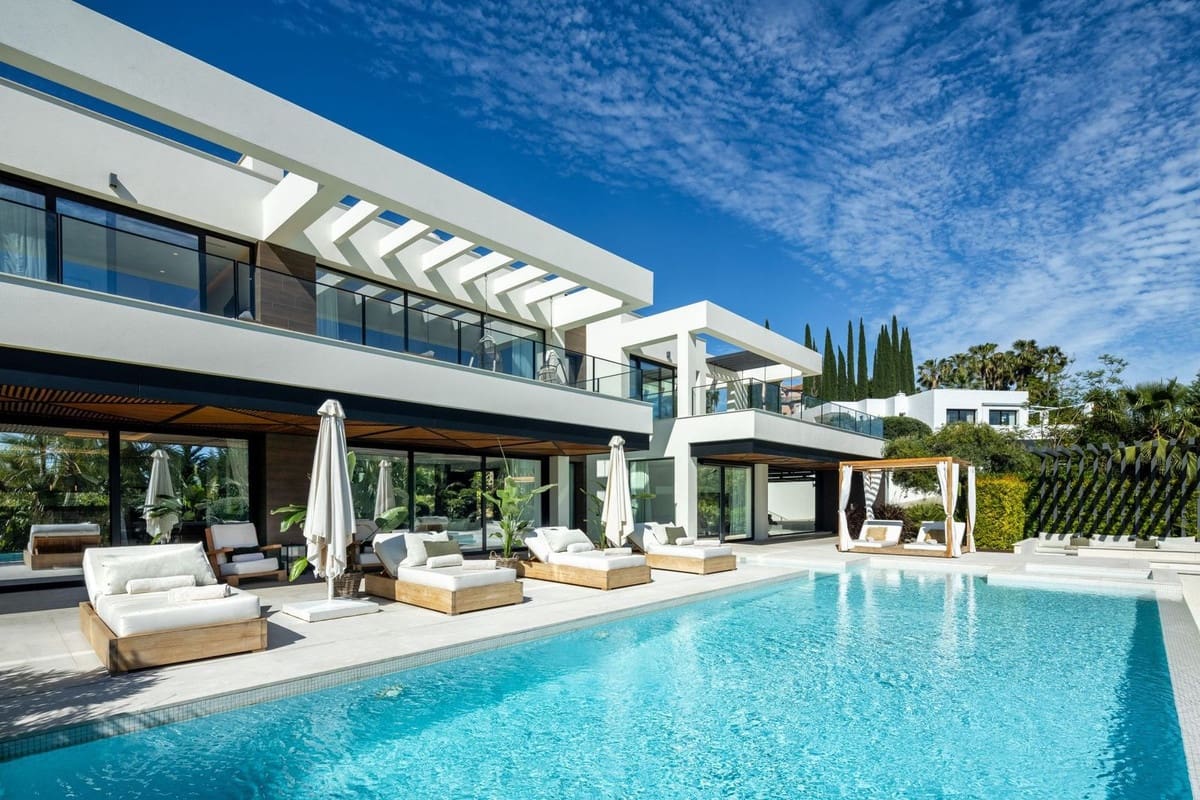 6 soverom Villa til salgs i Nueva Andalucia med svømmebasseng garasje - € 6 750 000 (Ref: 8529389)