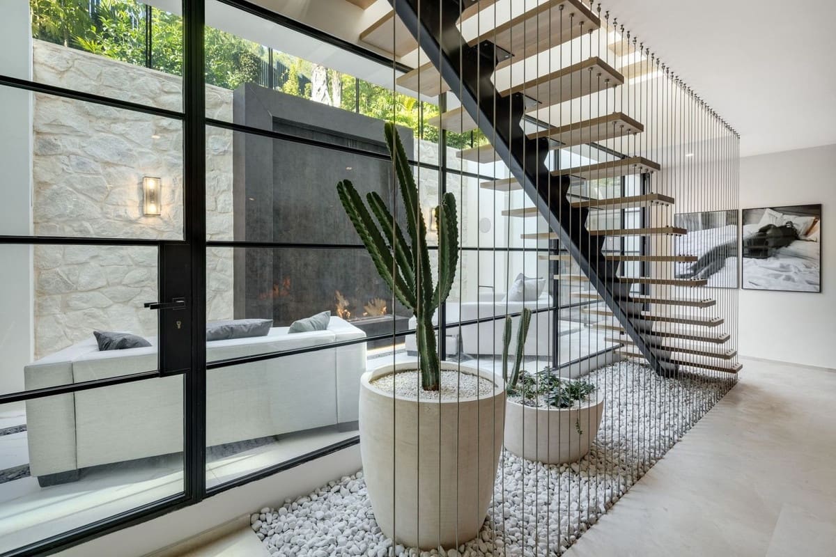 6 soverom Villa til salgs i Nueva Andalucia med svømmebasseng garasje - € 6 750 000 (Ref: 8529389)