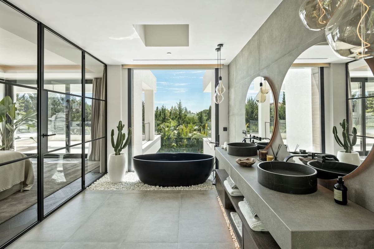 6 soverom Villa til salgs i Nueva Andalucia med svømmebasseng garasje - € 6 750 000 (Ref: 8529389)